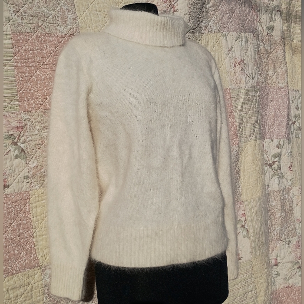 Venesha Vintage 80% Angora Rabbit Hair Fur Fuzzy Turtleneck Sweater Large ๐๐โจ - Picture 4 of 16